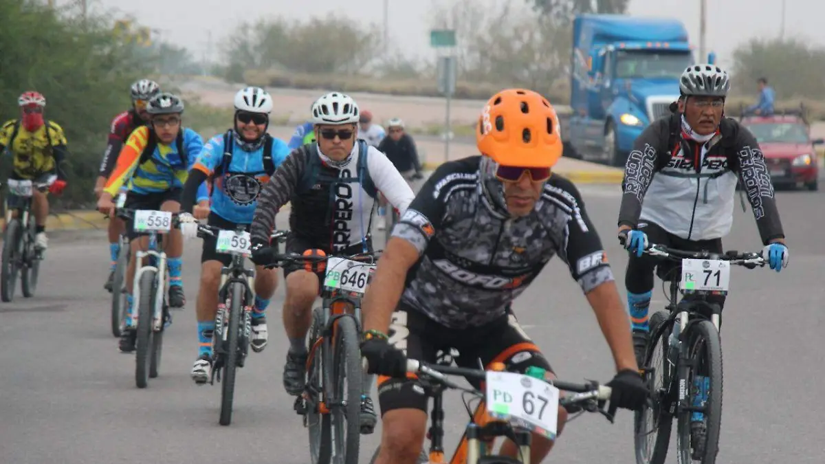 10 Banderazo de salida del XIV Maratón Cardenche